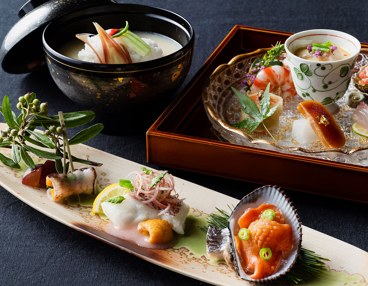 旬の鮮魚や季節の彩りを添えた伝統的な日本料理会席