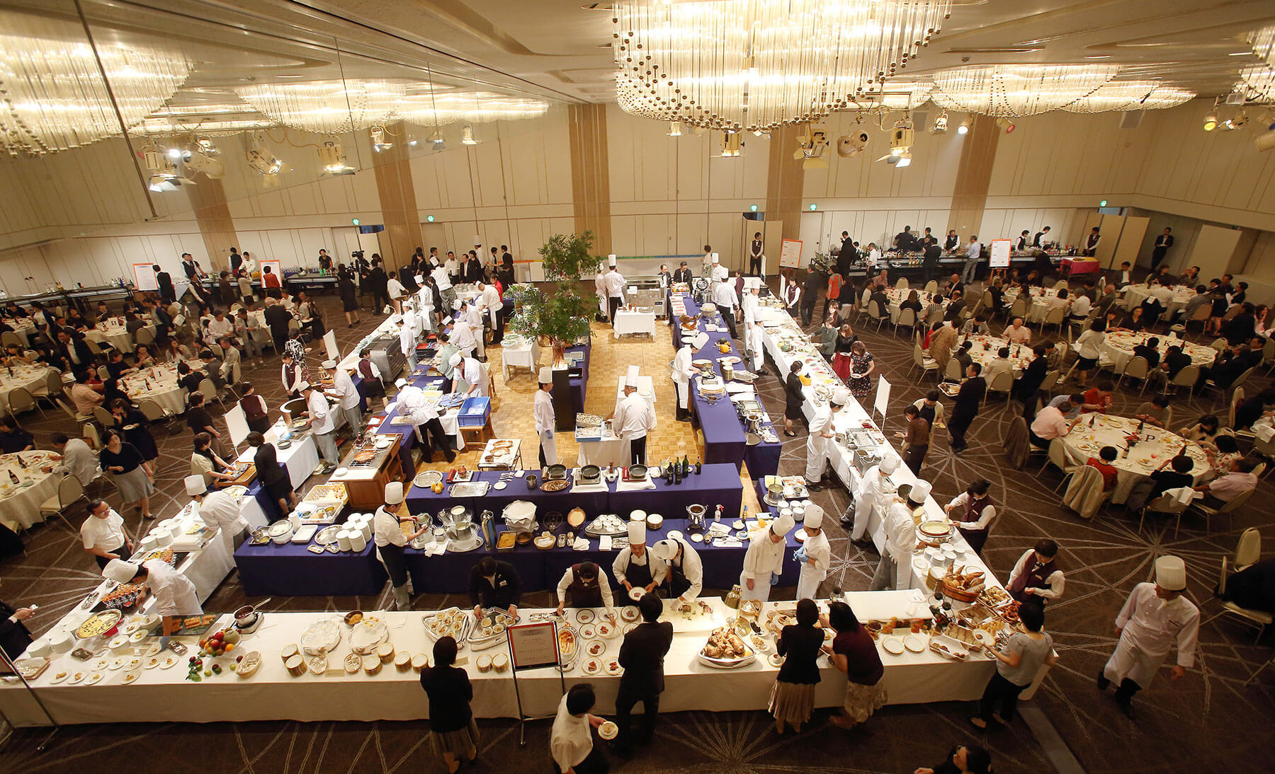 ダイヤモンドリングとジュエリーの展示。