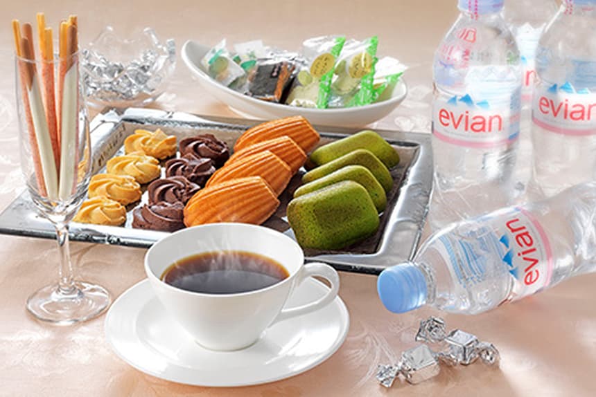 A coffee and Western-style confectionery break set, perfect for meetings and banquets.