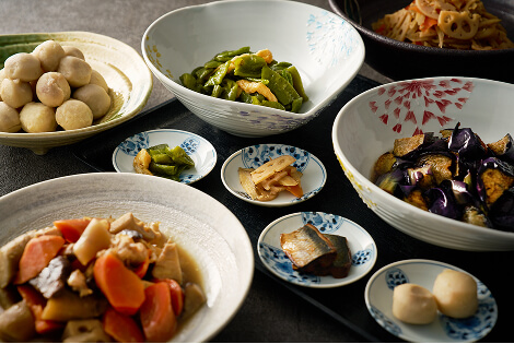 A Japanese side dish made with various vegetables such as eggplant and carrots, along with simmered potatoes.