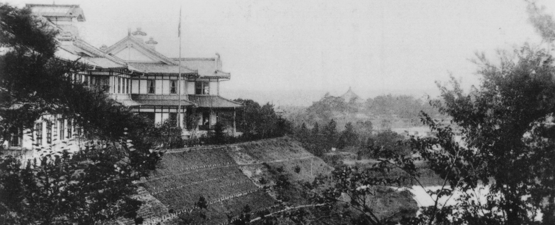 Photo: Exterior view Nara Hotel