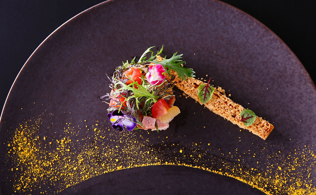 Photo: French cuisine served in the main dining room "Mikasa" (image)