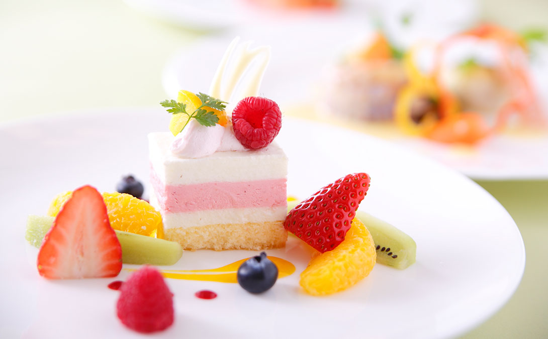 Photo: Dessert in the main dining room "Mikasa" (image)