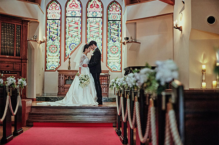 写真：聖ラファエル教会での挙式