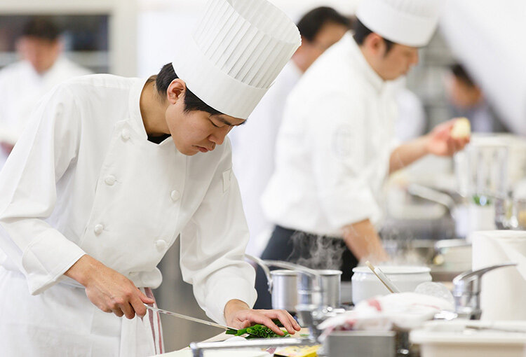 ホテル直営の各レストランや宴会場厨房（洋食・和食）での調理業務