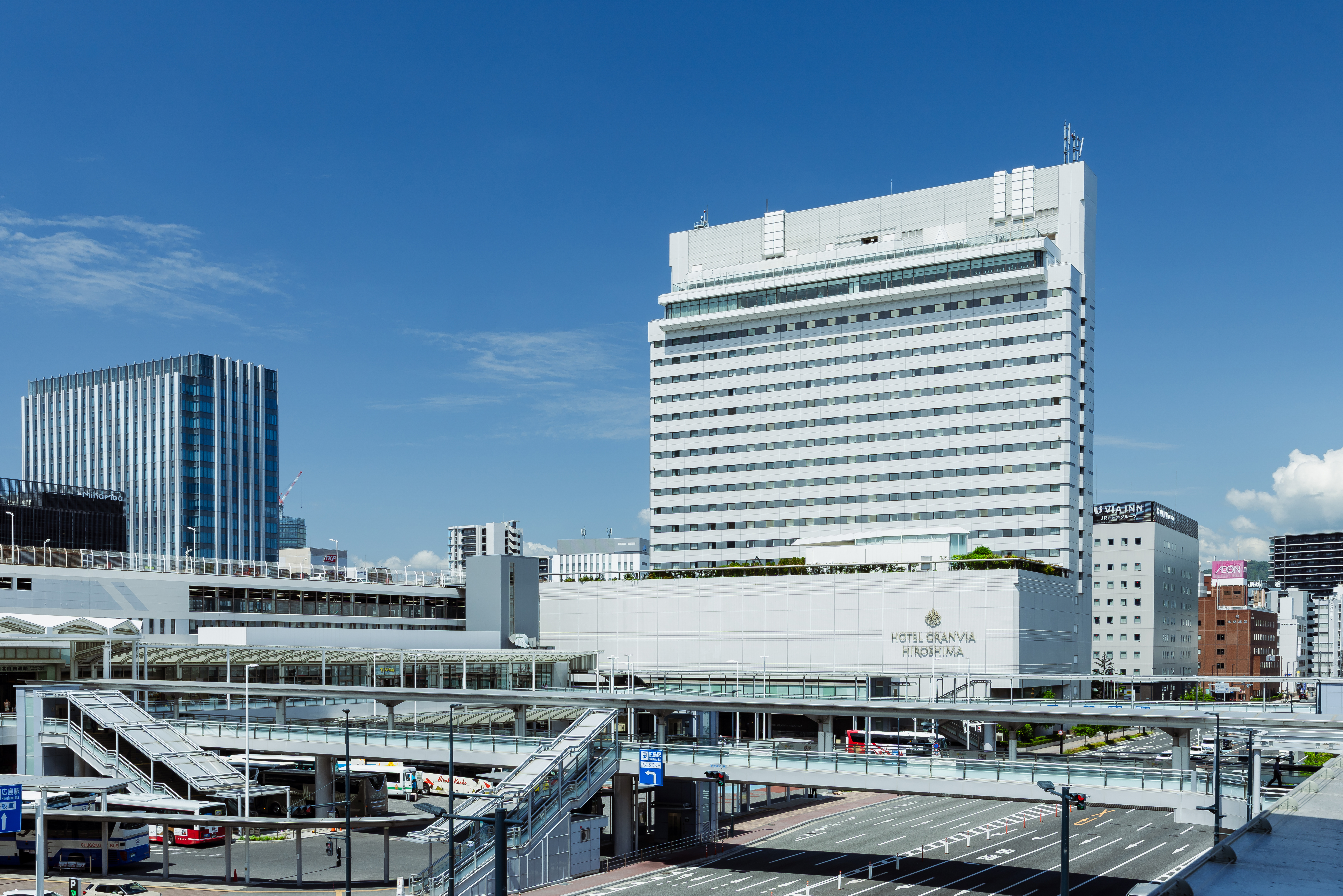 JR広島駅新幹線口（北口）と直結するホテルグランヴィア広島の外観