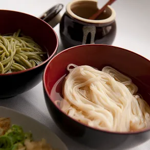 麻婆豆腐や点心など野菜や海鮮、お肉を使用したの中華料理が並んでいる