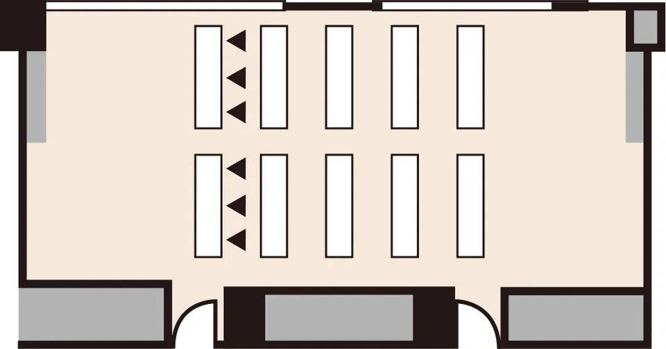 スクール形式に設営された会議室のレイアウト図
