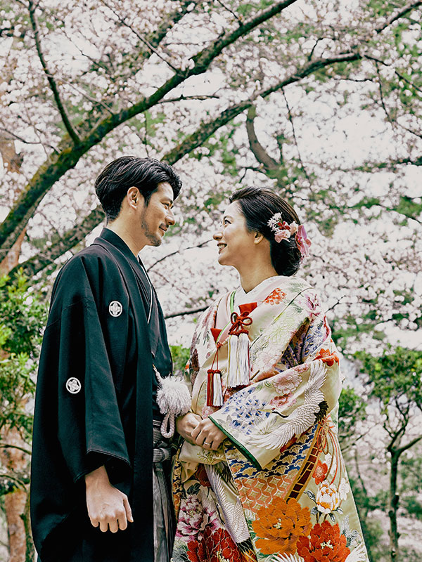 写真：和装の新郎新婦