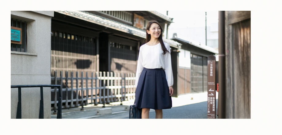イメージ写真：奈良を歩く女性