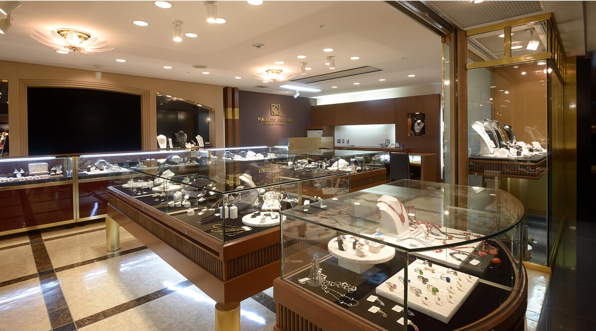 展示高級手表和珠寶的珠寶店陳列櫃