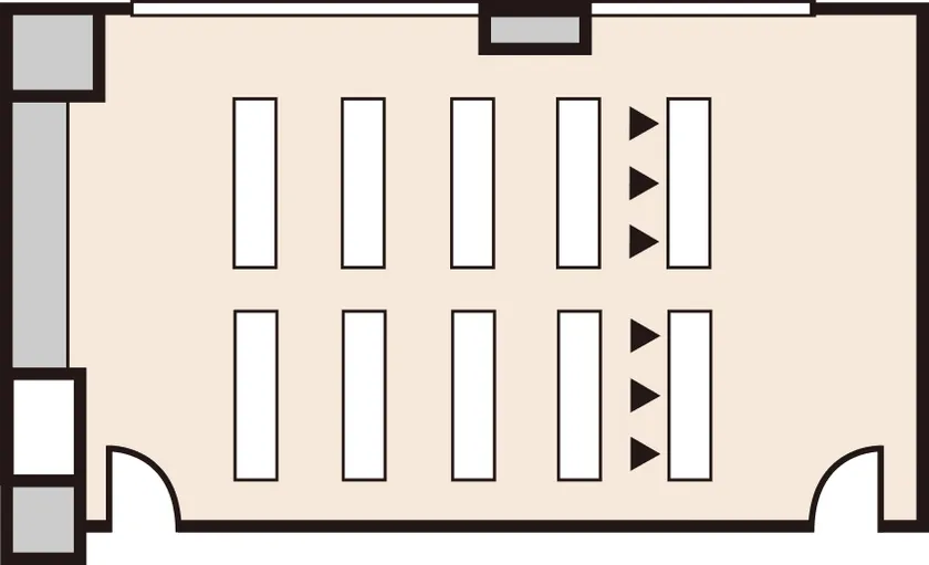スクール形式に設営された会議室のレイアウト図