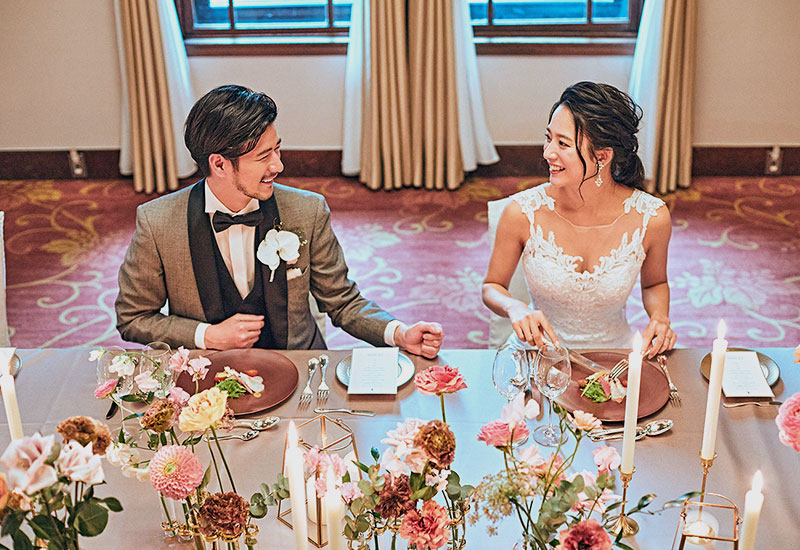 写真：披露宴会場での新郎新婦